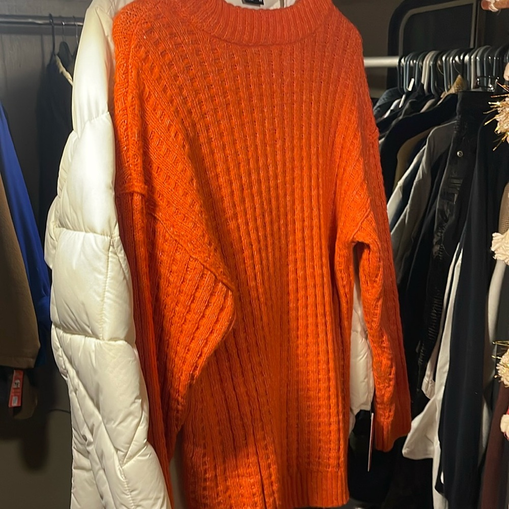 Orange sweater, like new. Very comfy